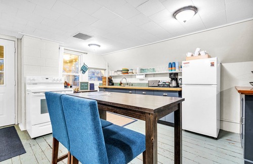 Somesville House | Hot Tub~Theater~Game Room~Historic Home~5 min to Acadia Park~Dogs welcome