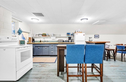 Somesville House | Hot Tub~Theater~Game Room~Historic Home~5 min to Acadia Park~Dogs welcome