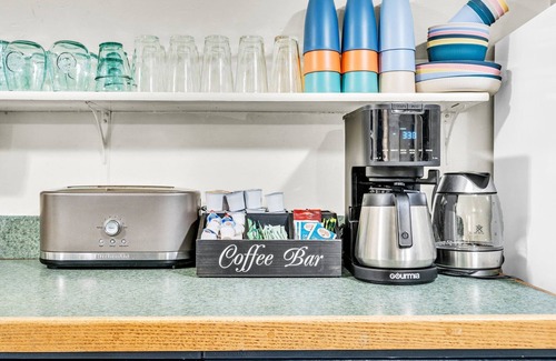 Somesville House | Hot Tub~Theater~Game Room~Historic Home~5 min to Acadia Park~Dogs welcome