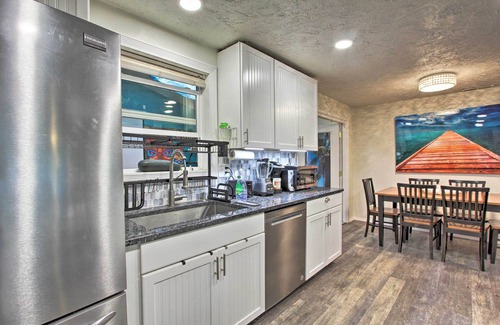 Springfield House | Hot Tub & Theater Room: Tropical Springfield Home