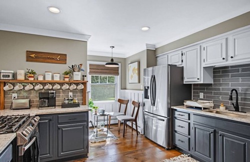 Stroudsburg Apartment | Hot Tub + Treehouse, Peloton & Bunks | Sleeps 13