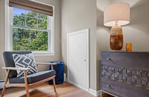 Stroudsburg Apartment | Hot Tub + Treehouse, Peloton & Bunks | Sleeps 13