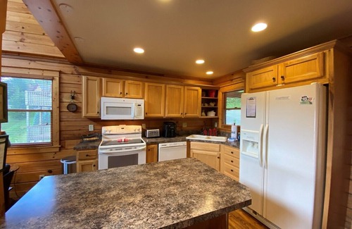Wolf Laurel Cabin | Hot Tub, Views & Game Room | Scenic Wolf Cabin + Biltmore Pass