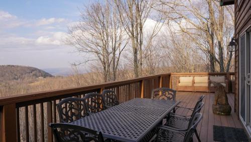 Beech Mountain House | Hot tub, views, Pool Table, Pet Friendly