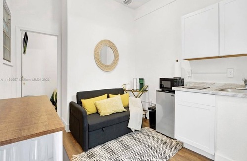 Liberty City Apartment | HOT TUB + WASHER AND DRYER in Unit