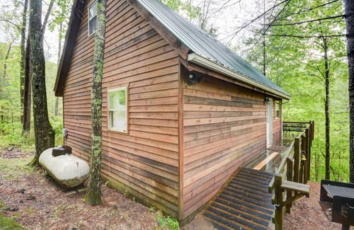 Campton Apartment | Hot Tub & WiFi - Hidden Chalet Red River Gorge, KY