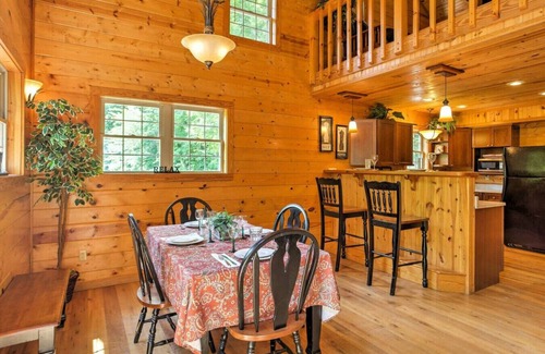 Stanton Apartment | Hot Tub & WiFi - ManeStay - Red River Gorge KY
