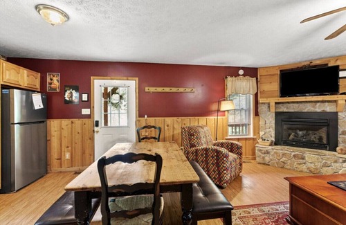 Stanton Apartment | Hot Tub, WiFi, Pet-Friendly - Sundance