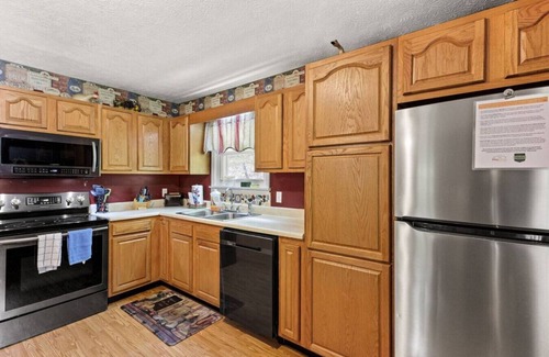 Stanton Apartment | Hot Tub, WiFi, Pet-Friendly - Sundance