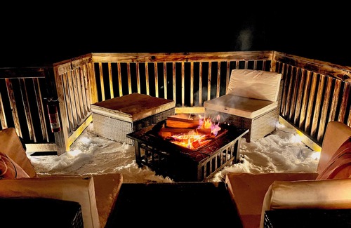 East Stroudsburg House | Hot Tub/Sauna/Fire pits/xl deck - Lovers Edge A-Frame