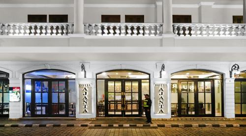 Paharganj Hotel | Hotel Ajanta - Colonial Charm Award Winning Luxury Hotel in the Heart of the City