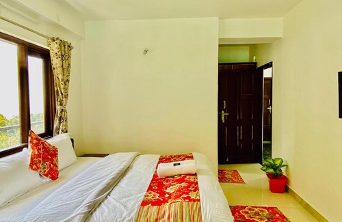 Shimla Hotel | Hotel AKS Residency with valley view on road with private parking