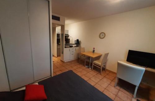 Mouans-Sartoux Apartment | Hotel Albatros