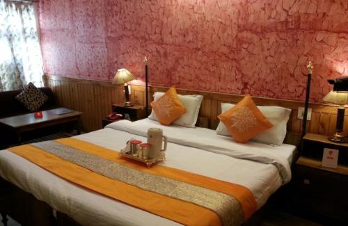Mallital Hotel | Hotel Ankur Plaza Deluxe Lake View Nainital Near Mall Road - Prime Location - Hygiene & Spacious Room - Best Selling