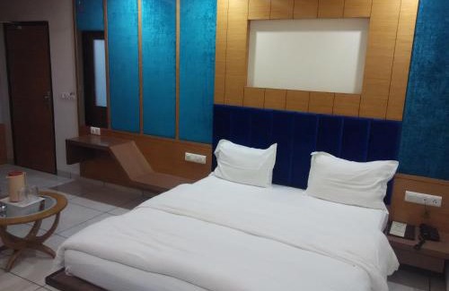 GIDC Hotel | Hotel Apex Inn