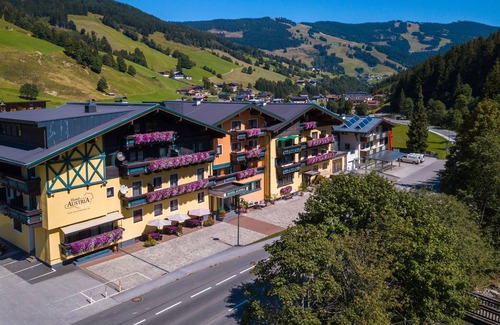 Saalbach-Hinterglemm House | Hotel Austria room 202 with breakfast - Hotel Austria