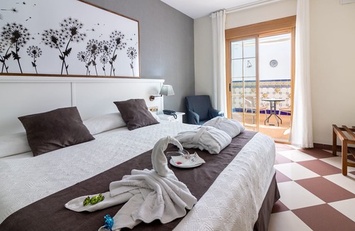 Salobrena Hotel | Hotel Avenida Tropical