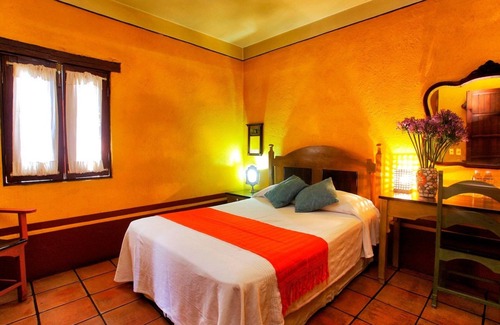 Calzada Madero Hotel | Hotel Azucena