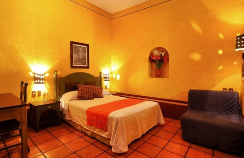 Calzada Madero Hotel | Hotel Azucena