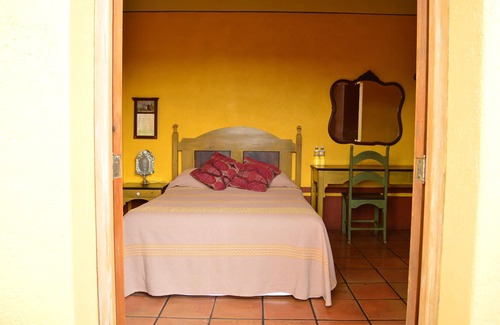 Calzada Madero Hotel | Hotel Azucena