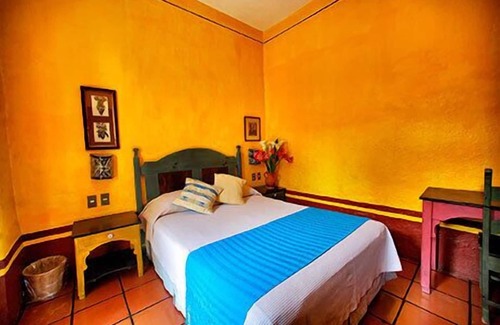 Calzada Madero Hotel | Hotel Azucena