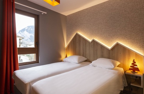 Bourg-Saint-Maurice Bed & Breakfast | HOTEL BASE CAMP LODGE, THE place to be!