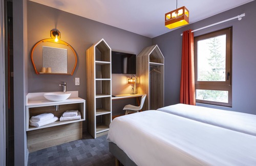 Bourg-Saint-Maurice Bed & Breakfast | HOTEL BASE CAMP LODGE, THE place to be!