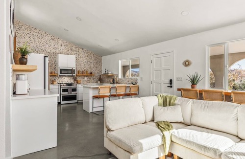 Morongo Valley House | Hotel California ~ Pool,Spa,Views,Destination between Palm Springs &. Joshua Tree
