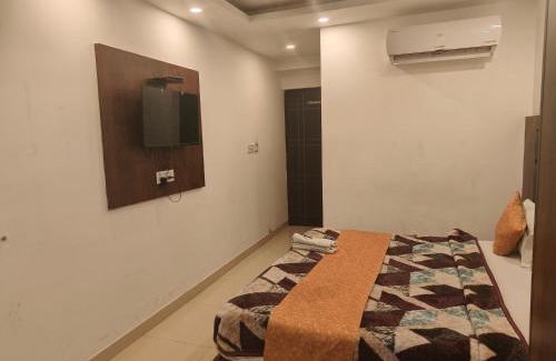 South West House | Hotel Caves Suite Delhi Airport