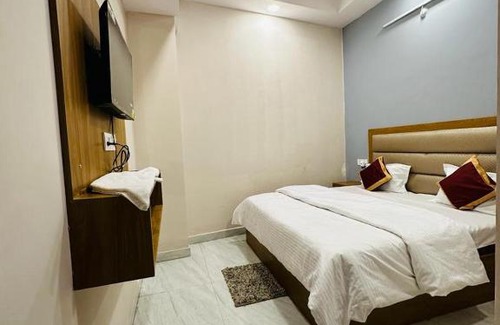 Lucknow Hotel | Hotel celebration ccs airport