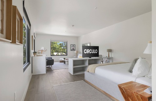 North Charleston Hotel | Hotel Circulo | Park Circle | Corner Suite 380