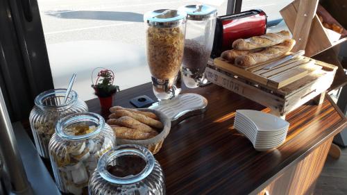 Trelaze Hotel | Hotel De Loire et Restaurant Les Bateliers