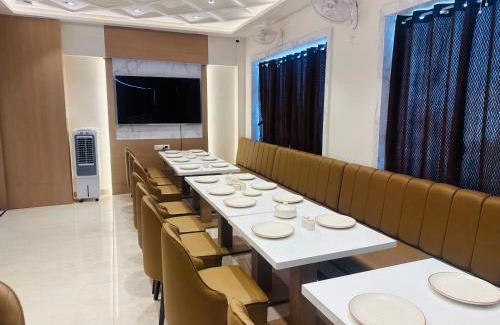 Varanasi Hotel | hotel deep palace