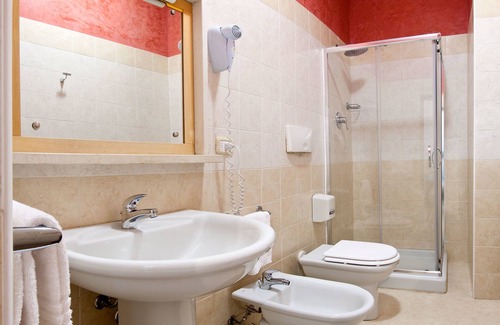 Pesaro Hotel | Hotel Des Bains