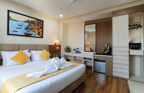 Varanasi Hotel | HOTEL DOLPHIN GRAND