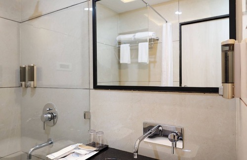 Varanasi Hotel | HOTEL DOLPHIN GRAND