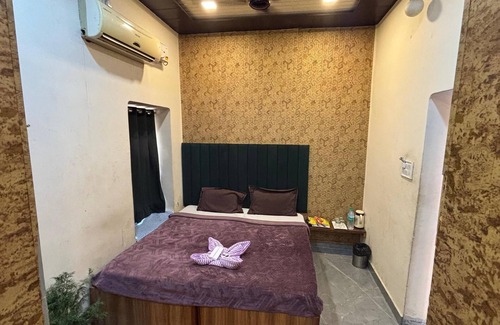 Haridwar Hotel | hotel dubey heritage best budget friendly delux hotel at haridwar