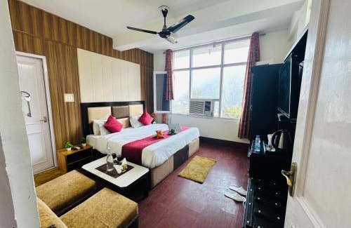 Banikhet Hotel | Hotel Eagle Nest Central Heated