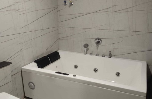 Gandhinagar Hotel | Hotel Earth Orbit