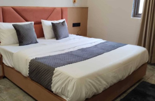 Gandhinagar Hotel | Hotel Earth Orbit