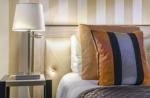 16th Arrondissement Hotel | Hotel Eiffel Kennedy