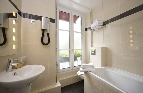 16th Arrondissement Hotel | Hotel Eiffel Kennedy