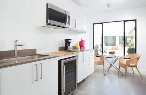 Warm Sands Hotel | Hotel El Cid by AvantStay – Mid-Century Charm with Poolside Cabanas