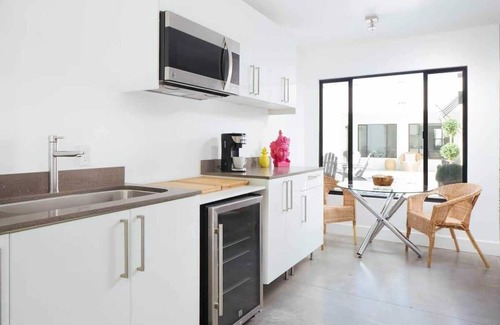 Warm Sands Hotel | Hotel El Cid by AvantStay – Mid-Century Charm with Poolside Cabanas