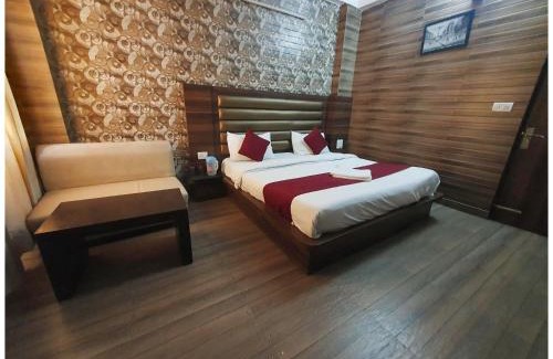 Katra Hotel | HOTEL ETILER PALACE Near Katra Bus Stand - 1 Km From Railway Station & 7 Km From Vaishno Devi Temple - Well Decorated Rooms With Free Wi-fi - Free Parking & Restaurant Available - A Luxurious Hotel In Katra