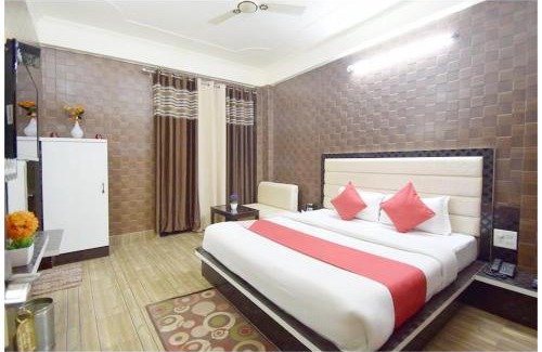 Katra Hotel | HOTEL ETILER PALACE Near Katra Bus Stand - 1 Km From Railway Station & 7 Km From Vaishno Devi Temple - Well Decorated Rooms With Free Wi-fi - Free Parking & Restaurant Available - A Luxurious Hotel In Katra