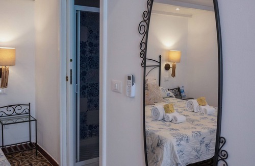 Panarea Hotel | Hotel Eunymos - Trattoria Da Francesco Panarea
