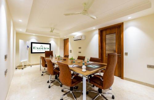 DLF Phase 5 House | Hotel Exotica Avenue - Business-Friendly Stay, Golf Course Road, Cyberhub, One Horizon Center & Metro