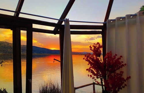 Puno House | Hotel Flotante Suite en medio de la Naturaleza Lago Titicaca Puno - Perún
