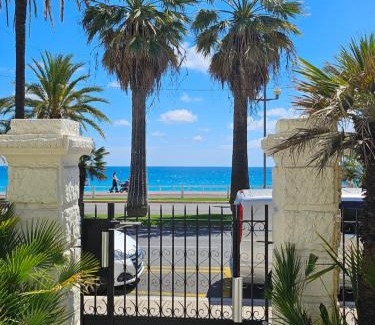 Les Baumettes Hotel | Hotel Flots d'Azur Promenade des Anglais